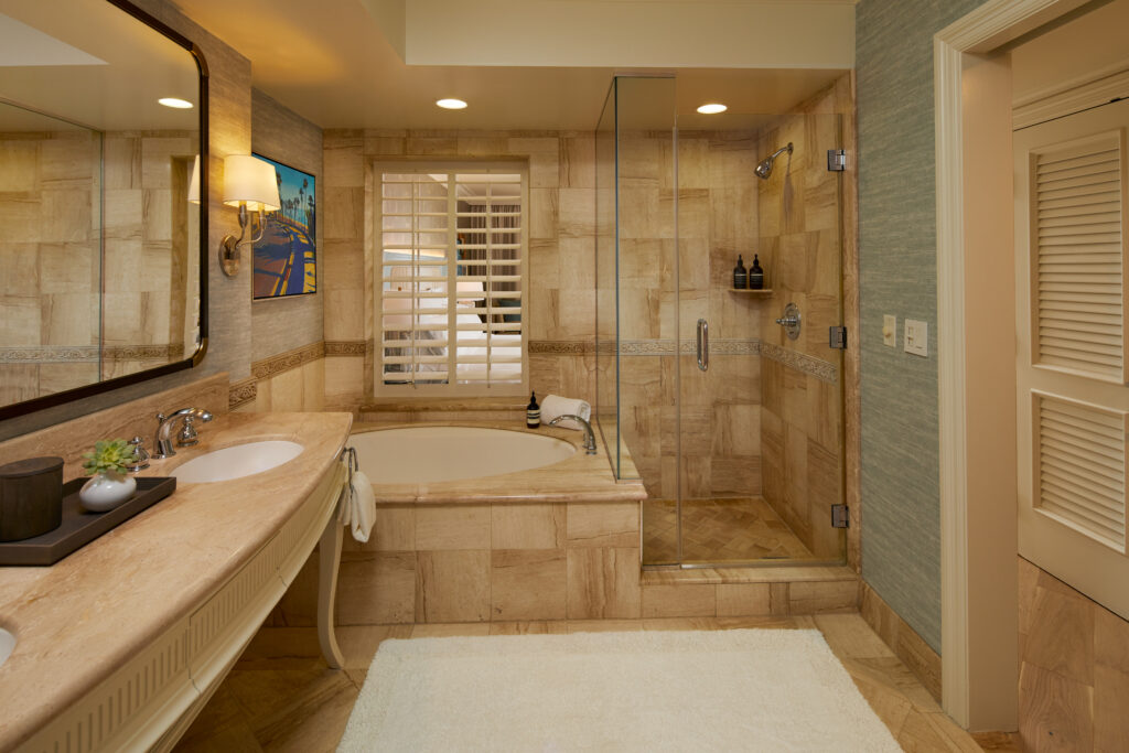 Deluxe Guestroom Bathroom